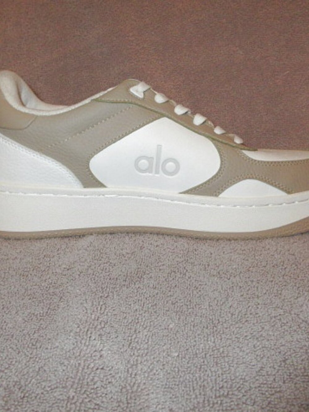 ALO Recovery Mode Sneaker Womens 10 Comfort Cushioned Foam Vegan Leather Arch - Picture 3 of 9